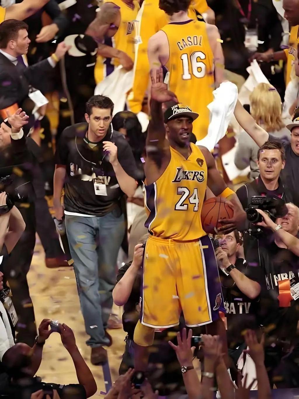 凌晨四点🕓💜💛科比KobeBryant凌晨四点