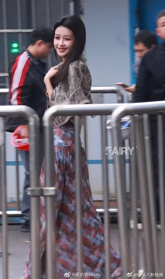 浪姐7路透安崎、孙怡现身机场，浪姐 7 路透活力满满，舞台粉狂喜浪姐7上班路透