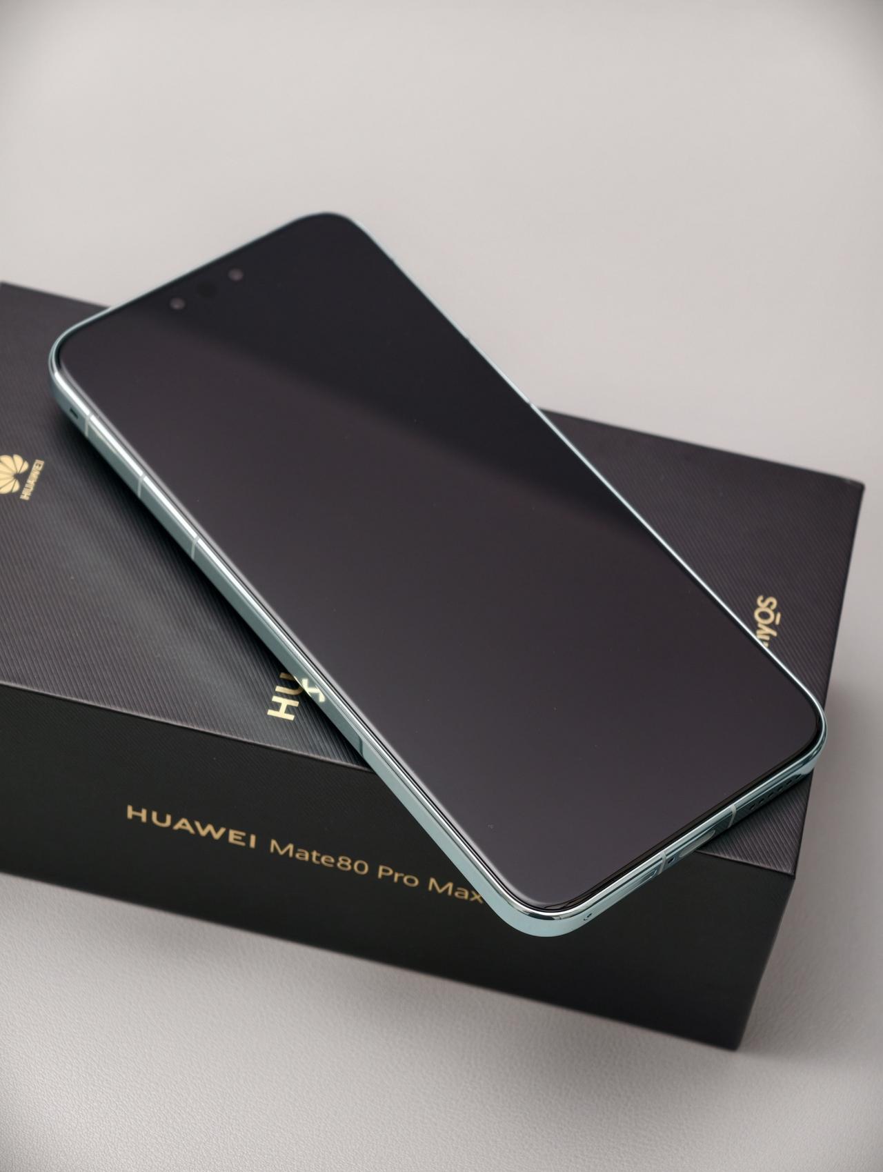 这种圆润的手感只有3d热弯钢化膜可以做到了
华为mate80可以闭眼入的钢化膜。