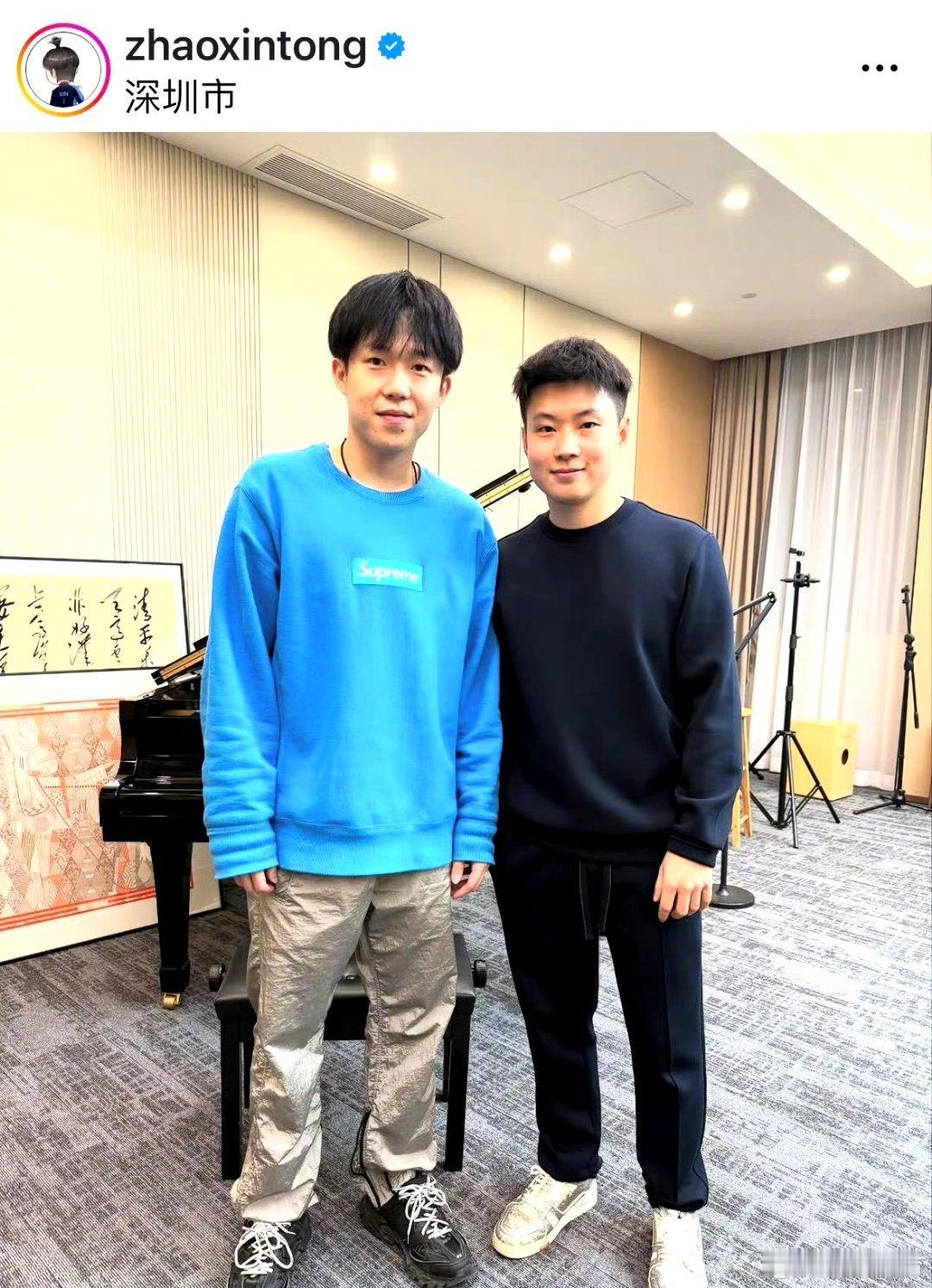 赵心童和王楚钦打台球 今年2月深圳乒乓球亚洲杯期间，斯诺克名将赵心童和乒乓国手王