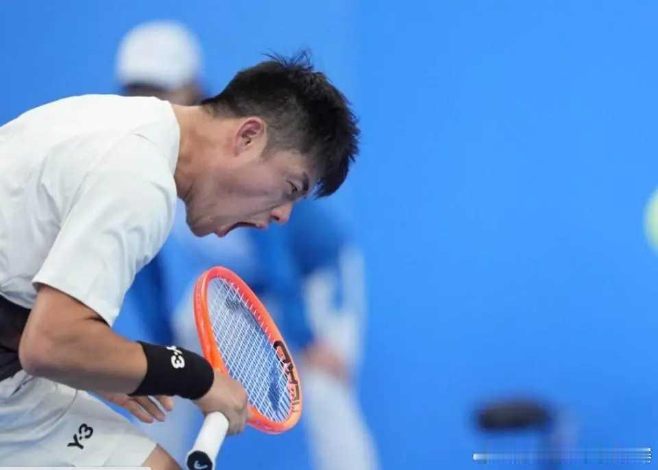 八年磨一剑！吴易昺2-1硬刚商竣程 浙江首金改写全运网球史中国男网巅峰对决杀疯了