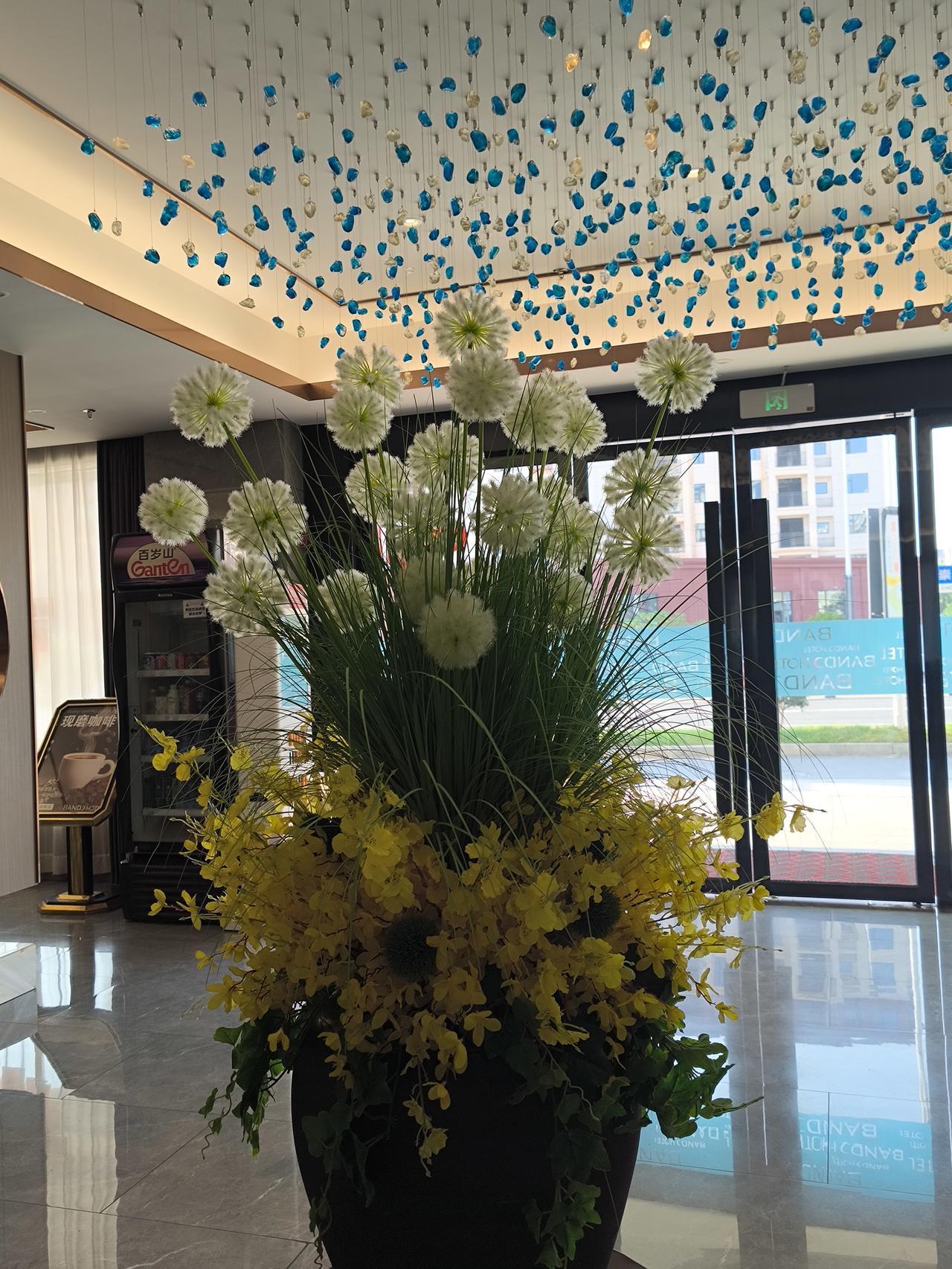 我悟到了，江苏南通，老李和小王争吵还竟然动手打架了。同事：职场里哪有那么多“敌人