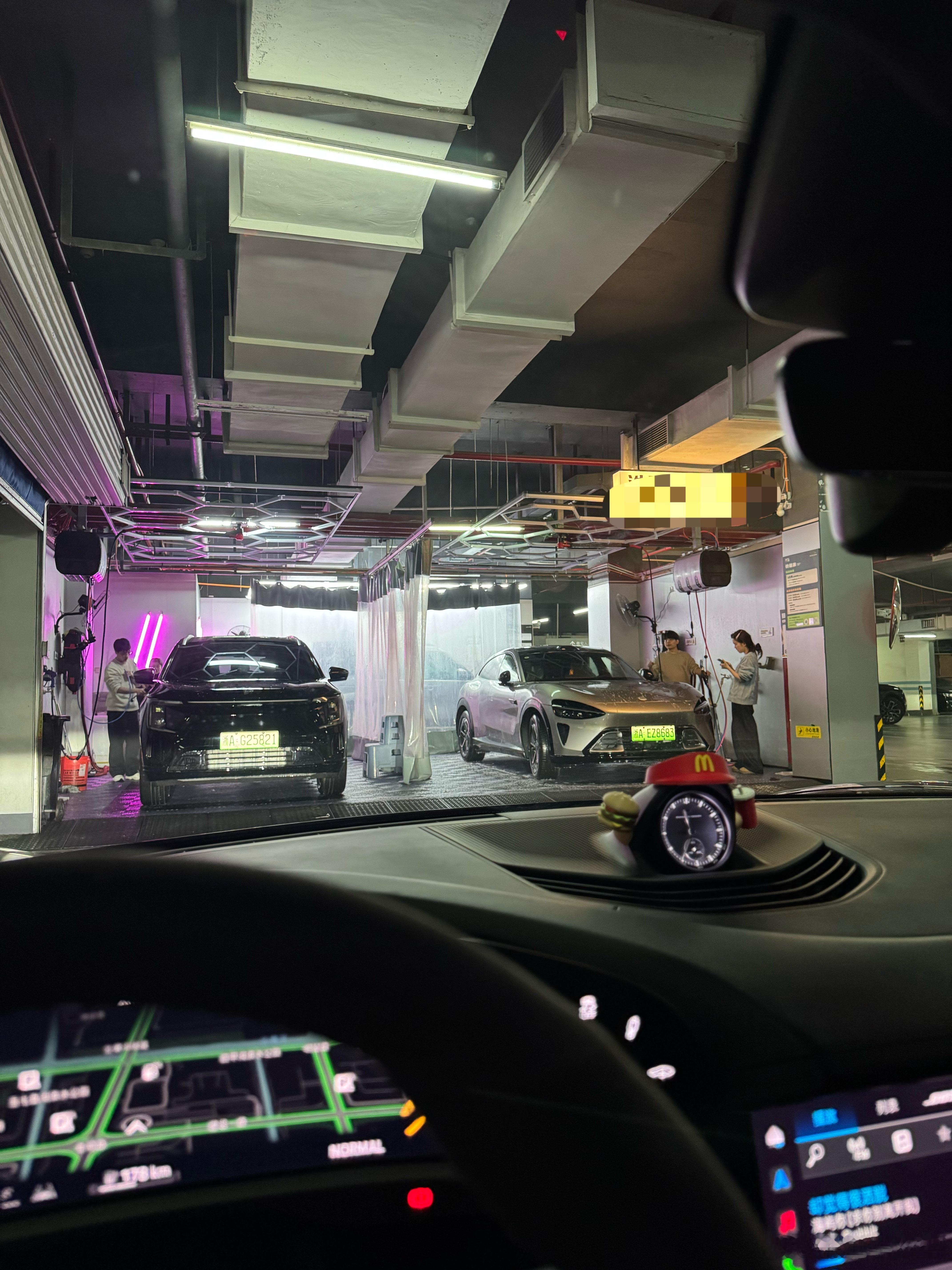 临近过年，全杭州洗车价格翻倍，精洗近要300，想着半夜到自助洗车自己洗，结果发现