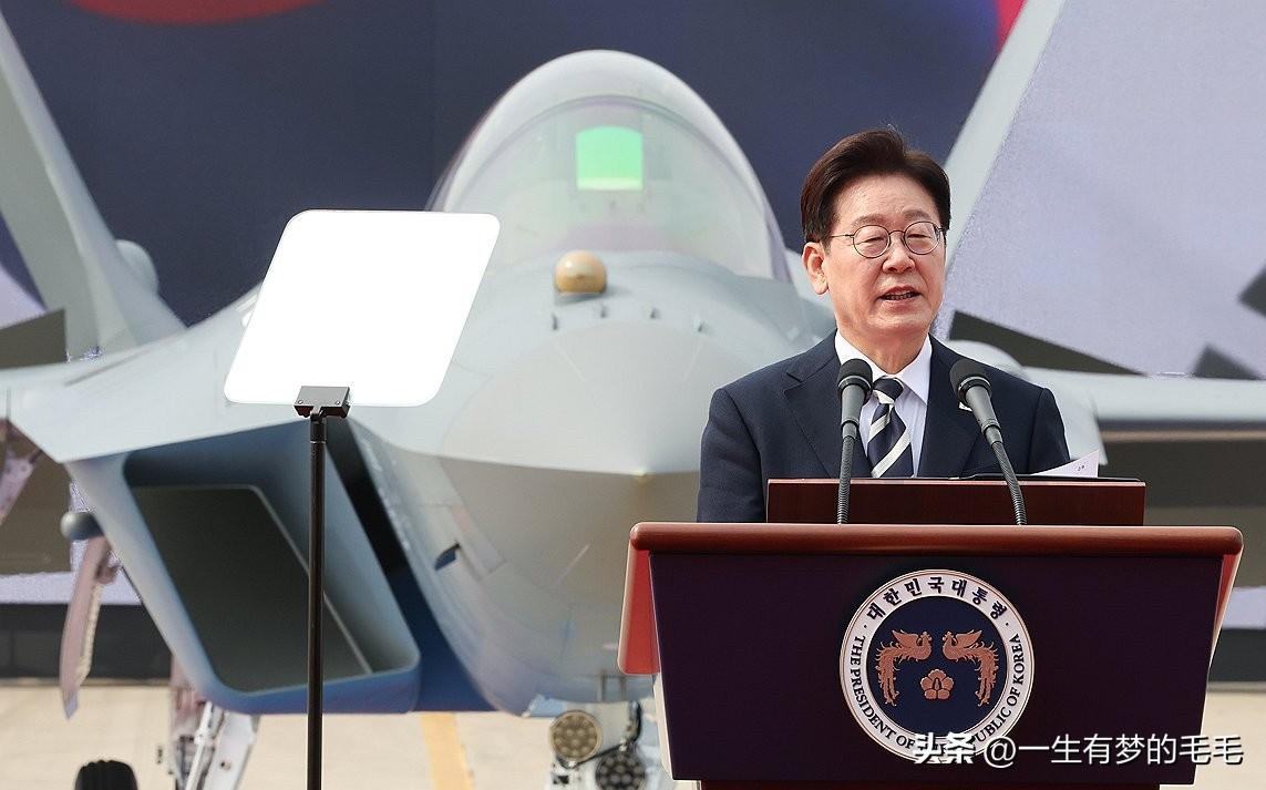 3月25日，韩国首款自主研发的KF-21战斗机量产首架机出厂仪式在庆尚南道泗川韩