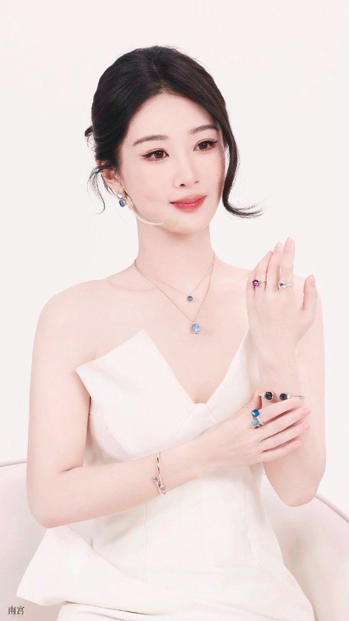 杨紫玉兰花开君再来 💜杨紫董竹君 你的星光 是秋天里的温柔坠落“𝒀𝒐𝒖?