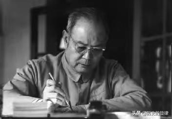 1954年关键任命！身兼数职的叶剑英，为何被毛主席亲自点将执掌国防？
 
熟悉建