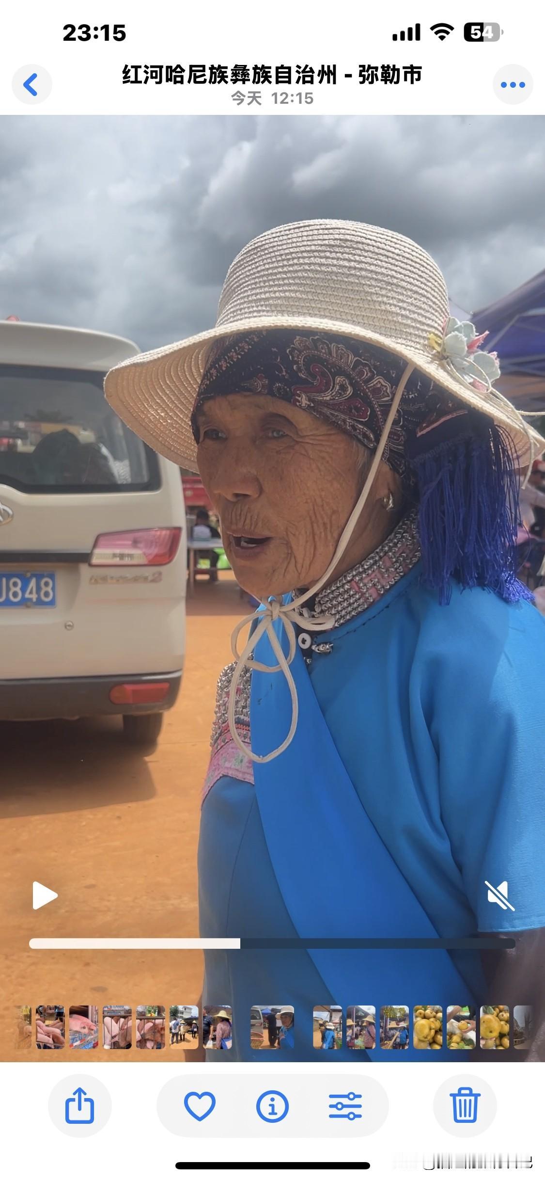 带着83岁老妈在云南弥勒旅居！今天去了五山赶集！闹了个好大的笑话！
怕错过赶集时