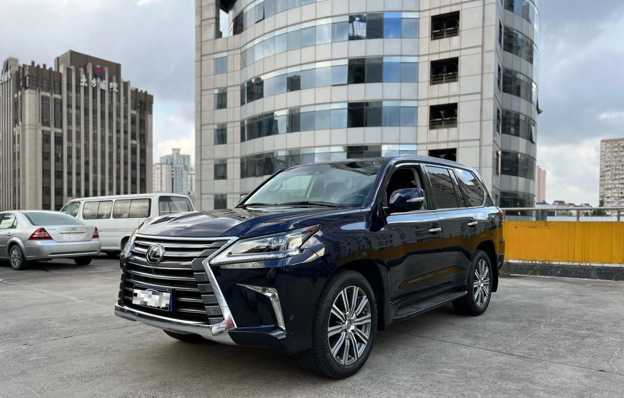 如果让我挑一台雷克萨斯LX570，我会毫不犹豫地选“宝石蓝 Metallic”。