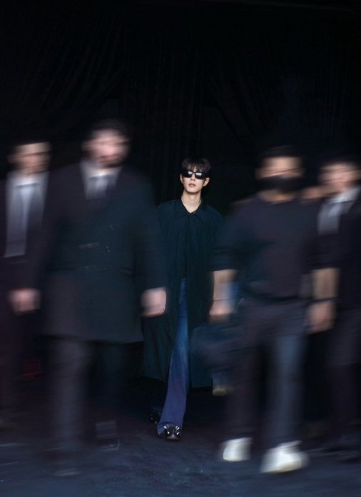 肖战看秀穿钉子鞋肖战钉子鞋肖战看秀穿钉子鞋 