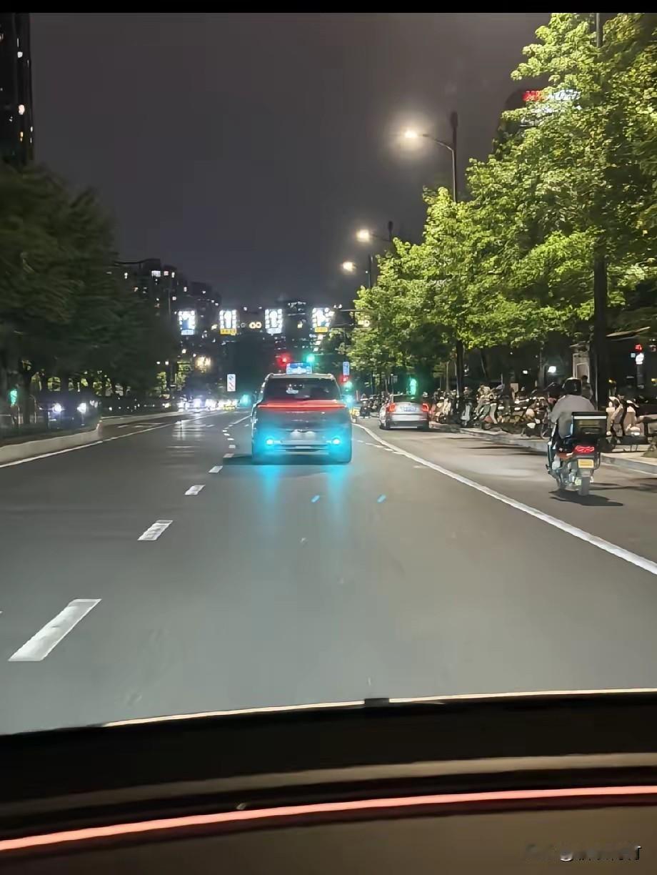 现在有智驾小蓝灯的车偷着乐吧！还能继续开段时间！

这两天关于工信部紧急通知要求