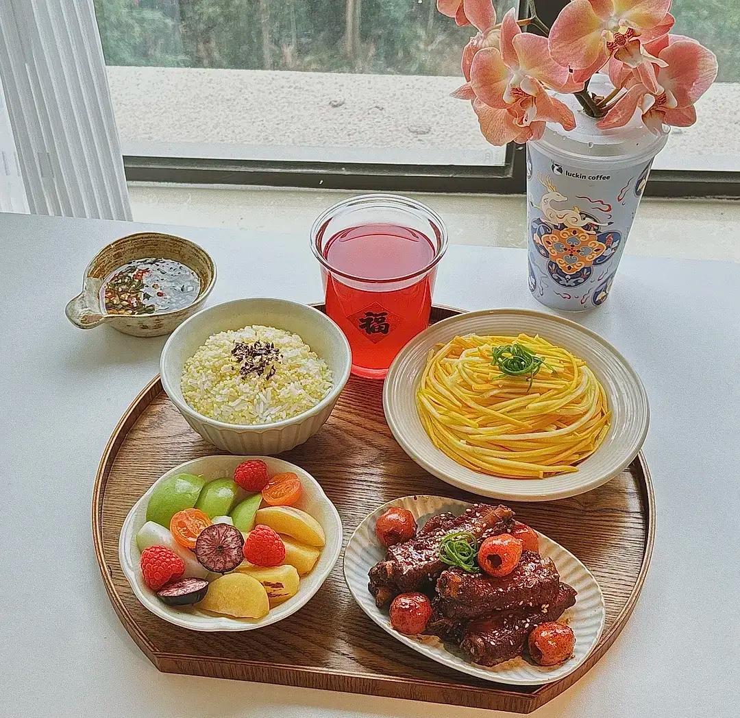 人体的十大最佳时间：

1、刷牙：饭后3分钟。
2、饮茶：用餐1小时以后。
3、