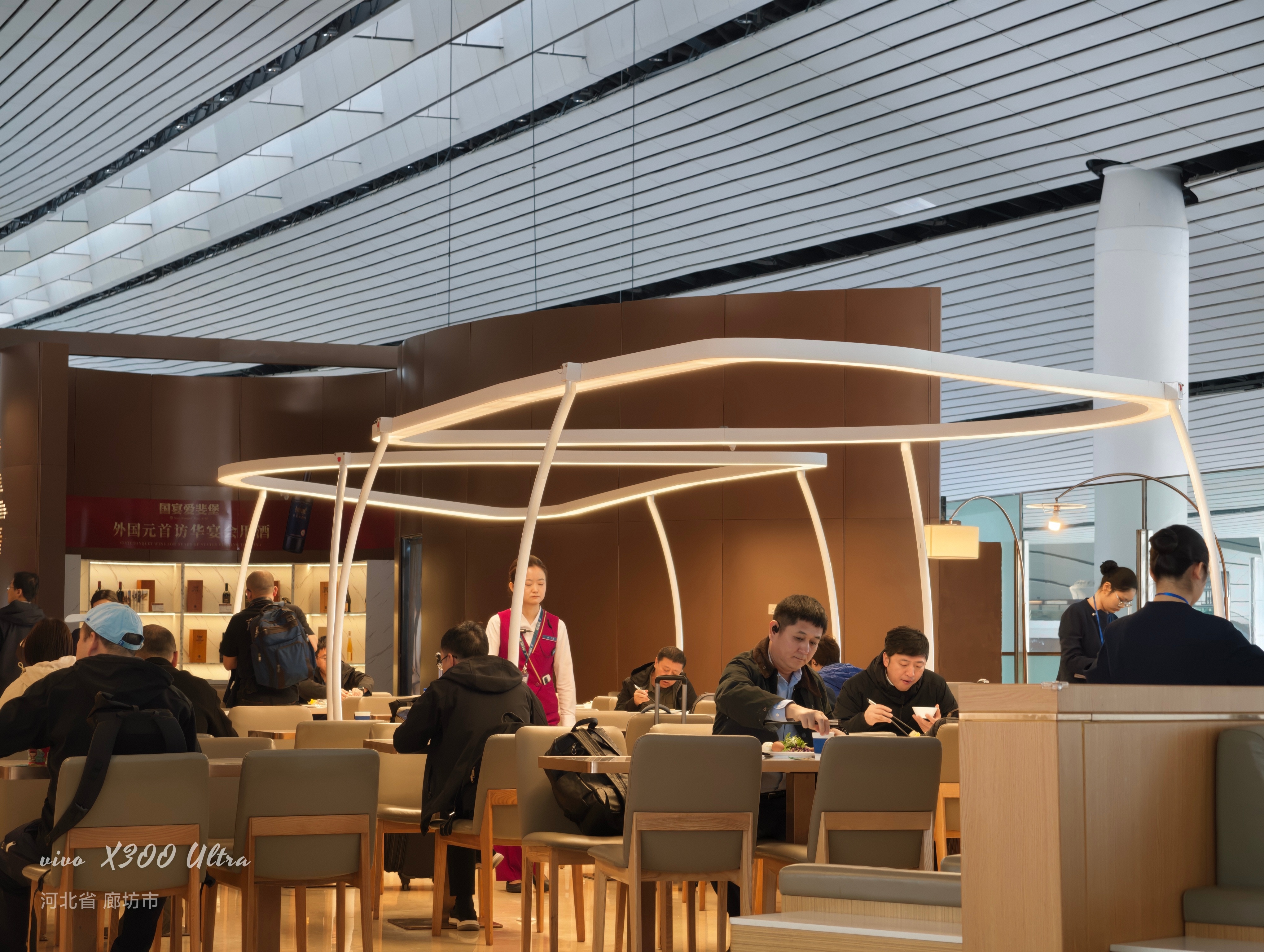 现在做自媒体也是赶不上热乎的了只要内容够硬有特色，永远都是热乎的，反之就亚历山大