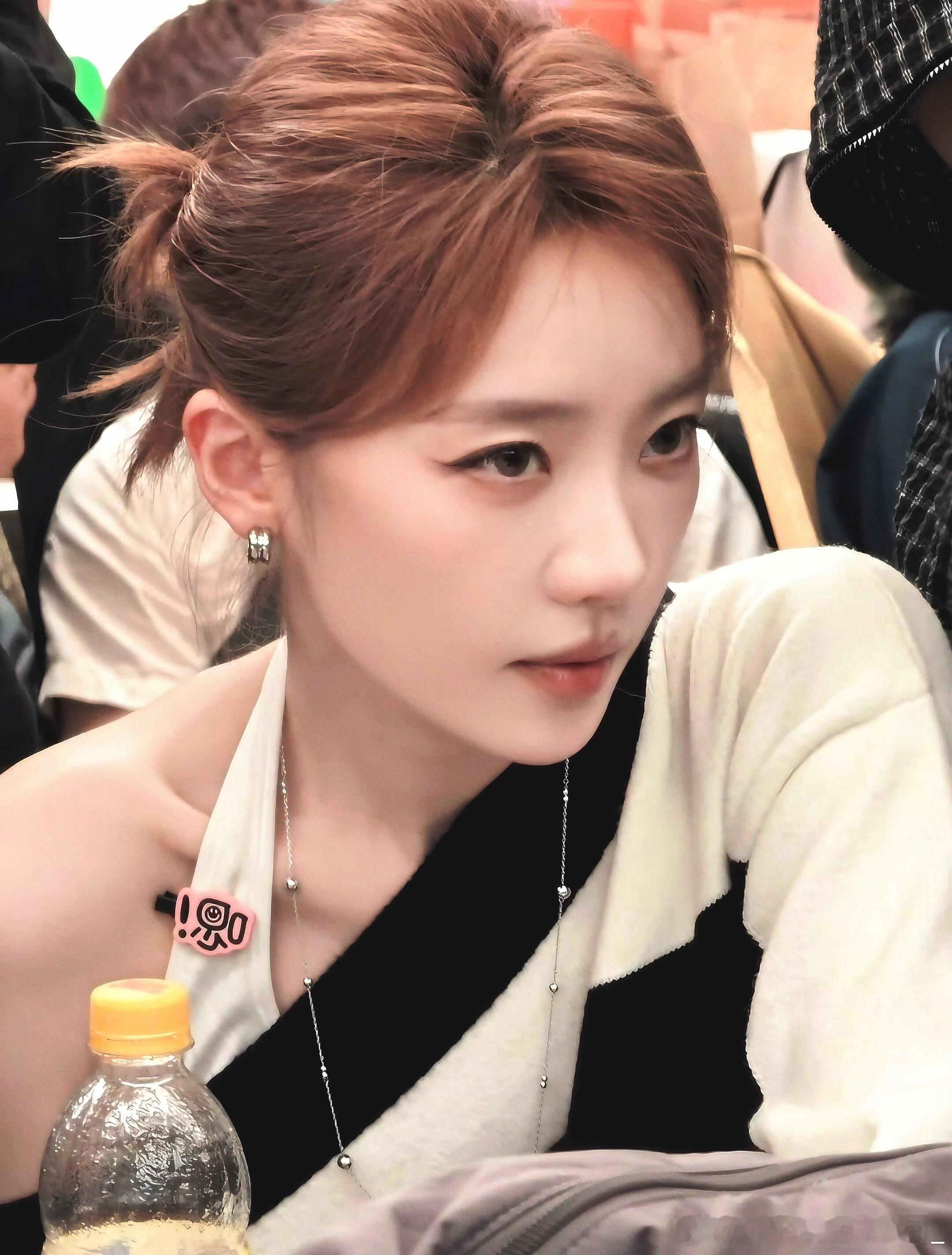 张月 🌙月努力月幸运 来🥭给我们月月投，这张漂亮脸蛋就该有直拍