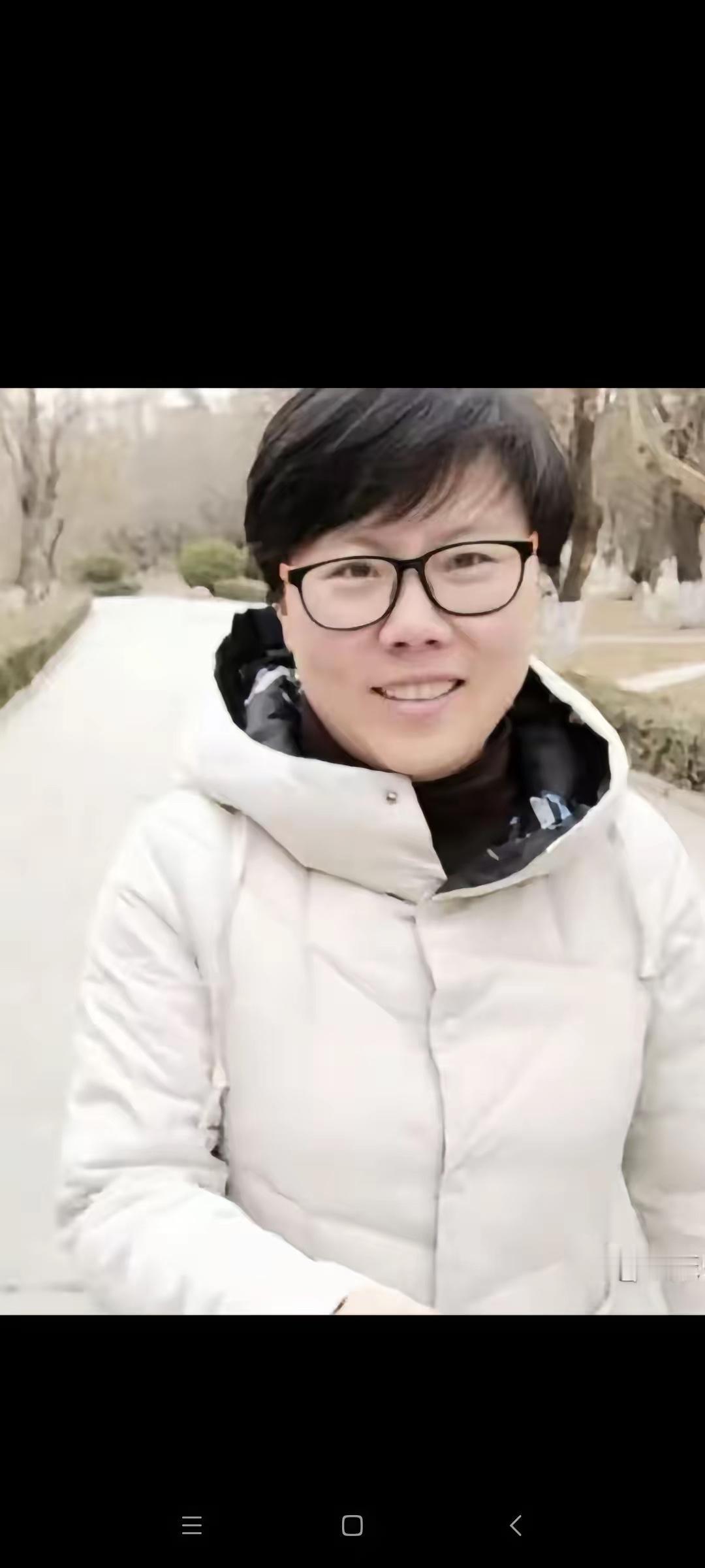 4月19号晚，山东师范大学附属中学高中地理教师胡雪梅突发心梗不幸去世年仅41岁。