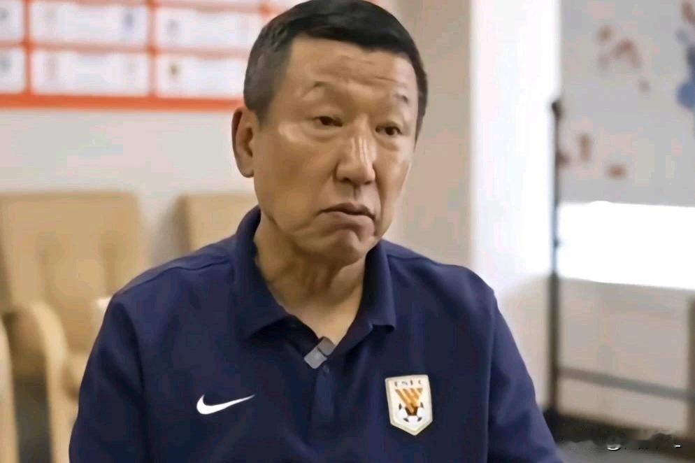 人间蒸发了吗？崔康熙“爱将”遭遇尴尬境地，不走也得走了。
  现如今山东泰山队最