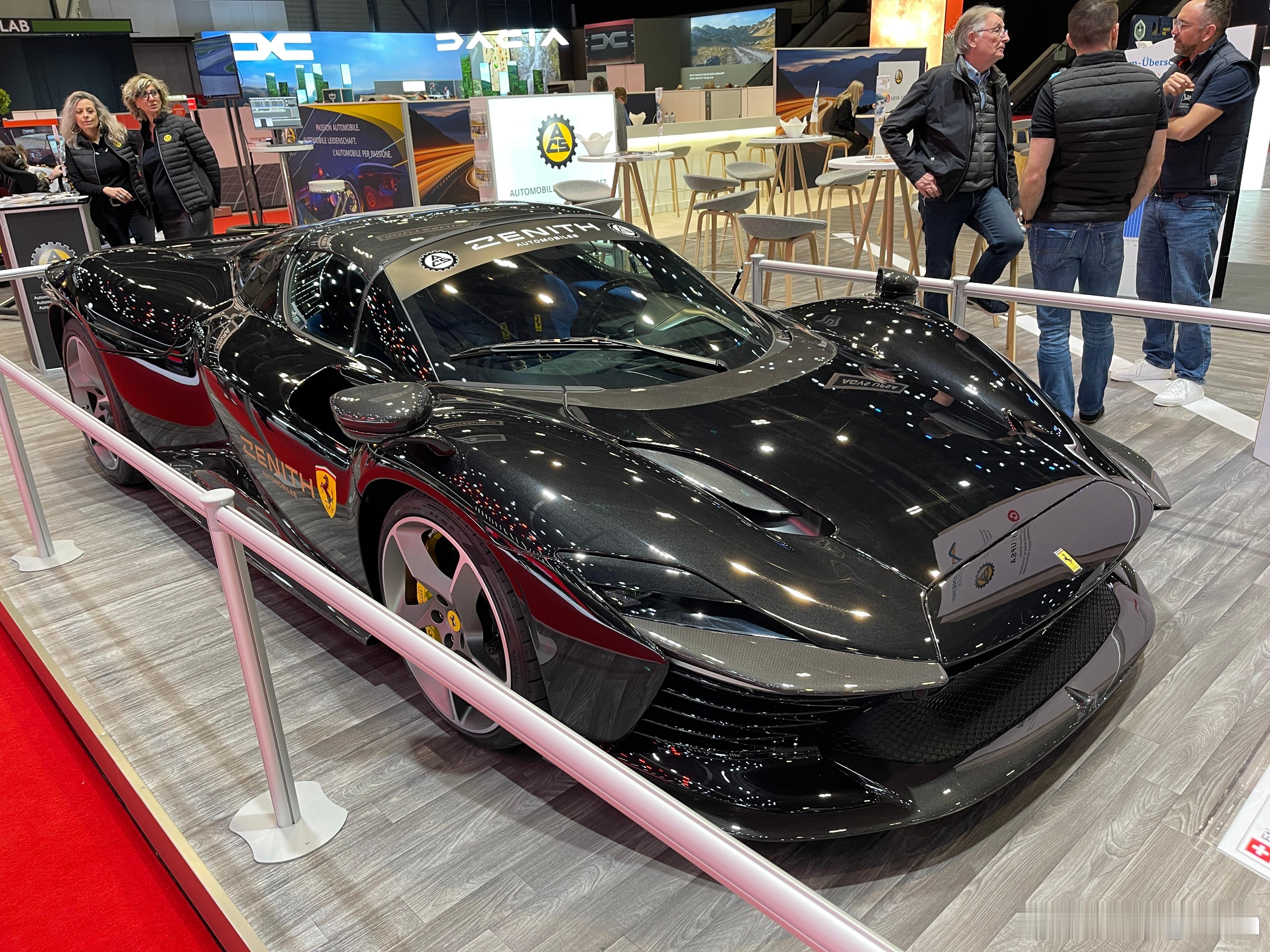 黑色的Daytona SP3，在日内瓦车展确实不够亮眼，如果换个配色，效果应该会