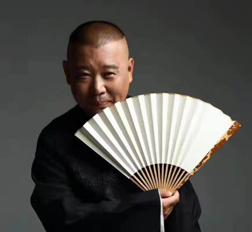 【郭德纲又犯忌讳，上海德云社大蒜咖啡杯背后是文化碰撞，你怎么看？】
近日，郭德纲