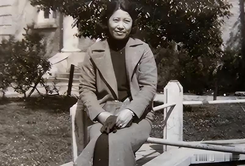 1951年泸州刑场，一名29岁女子被押上行刑台，临刑前她突然喊出一个名字，行刑队