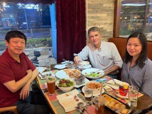 胡锡进 王月眉老胡的政治不雅照！