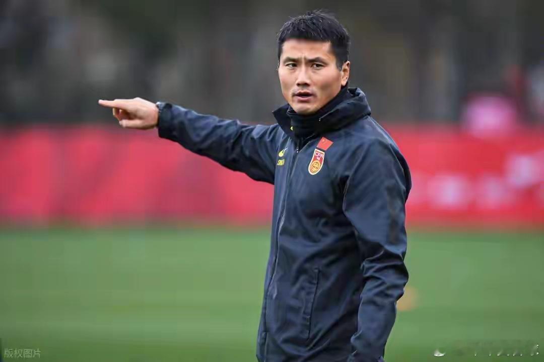 邵佳一新官上任！国足开启大洗牌 首次集训敲定+3归化入选邵佳一执掌国足帅印后重拳