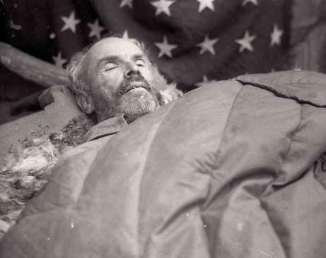 一直以来，对于白求恩，我们宣传的都是他如何高尚、如何伟大，但却很少有人知道，他为