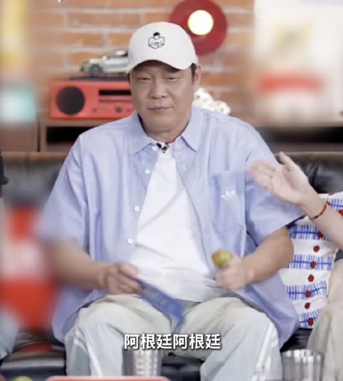 鹿晗范志毅世界杯主队都还没淘汰 鹿晗做客范志毅直播间，两人主队都还在！英格兰与阿