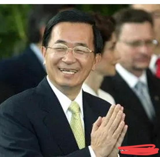 台湾地区的领导人，最擅长的就是炒作，
陈水扁当台北市长，天天有人拍他上班下班，和
