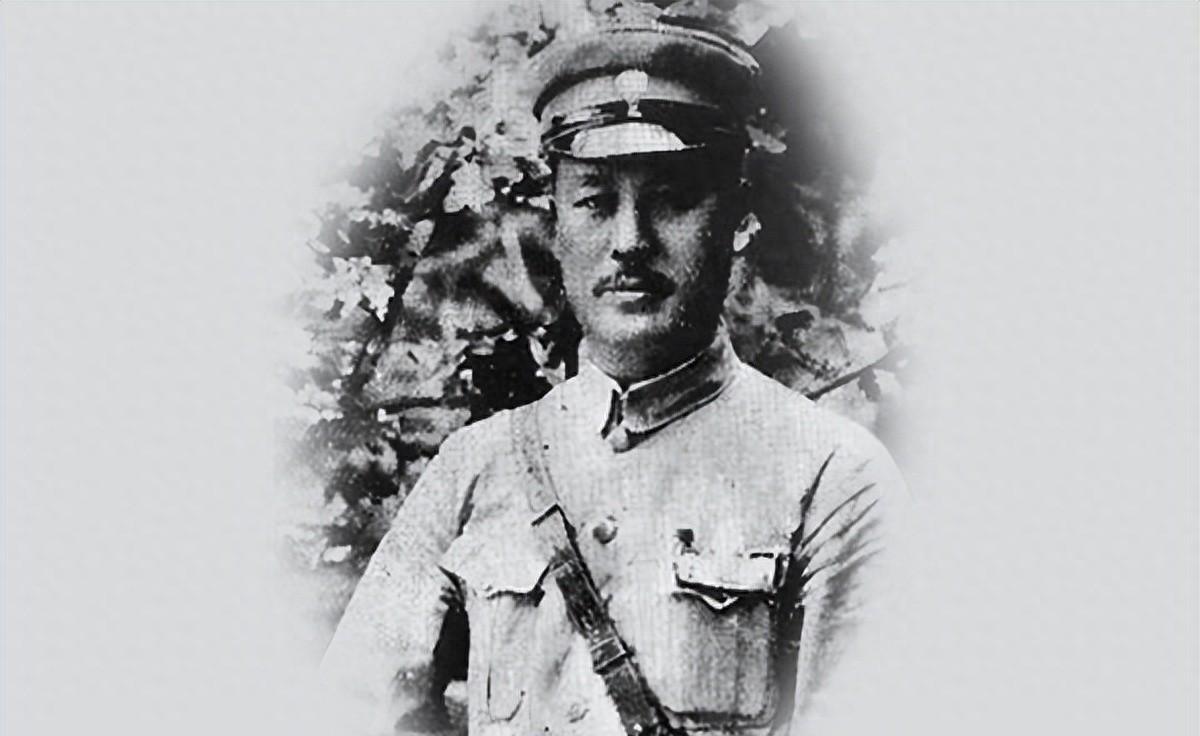 北洋军将领带兵倒戈投降，投身北伐军后很快成为军长兼省主席，身份大变！
1934年
