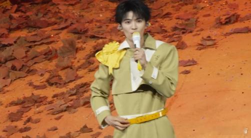 赵小童直播 赵小童直播和嘉宾互动的时候超有默契！两人一唱一和，配合得十分默契，碰