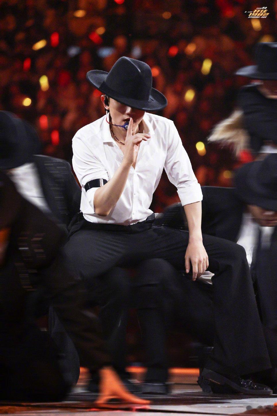 张杰在万得福的未来福尽兴唱吧张杰新春开唱连唱带来超多惊喜，上学路上循环的MP3旋