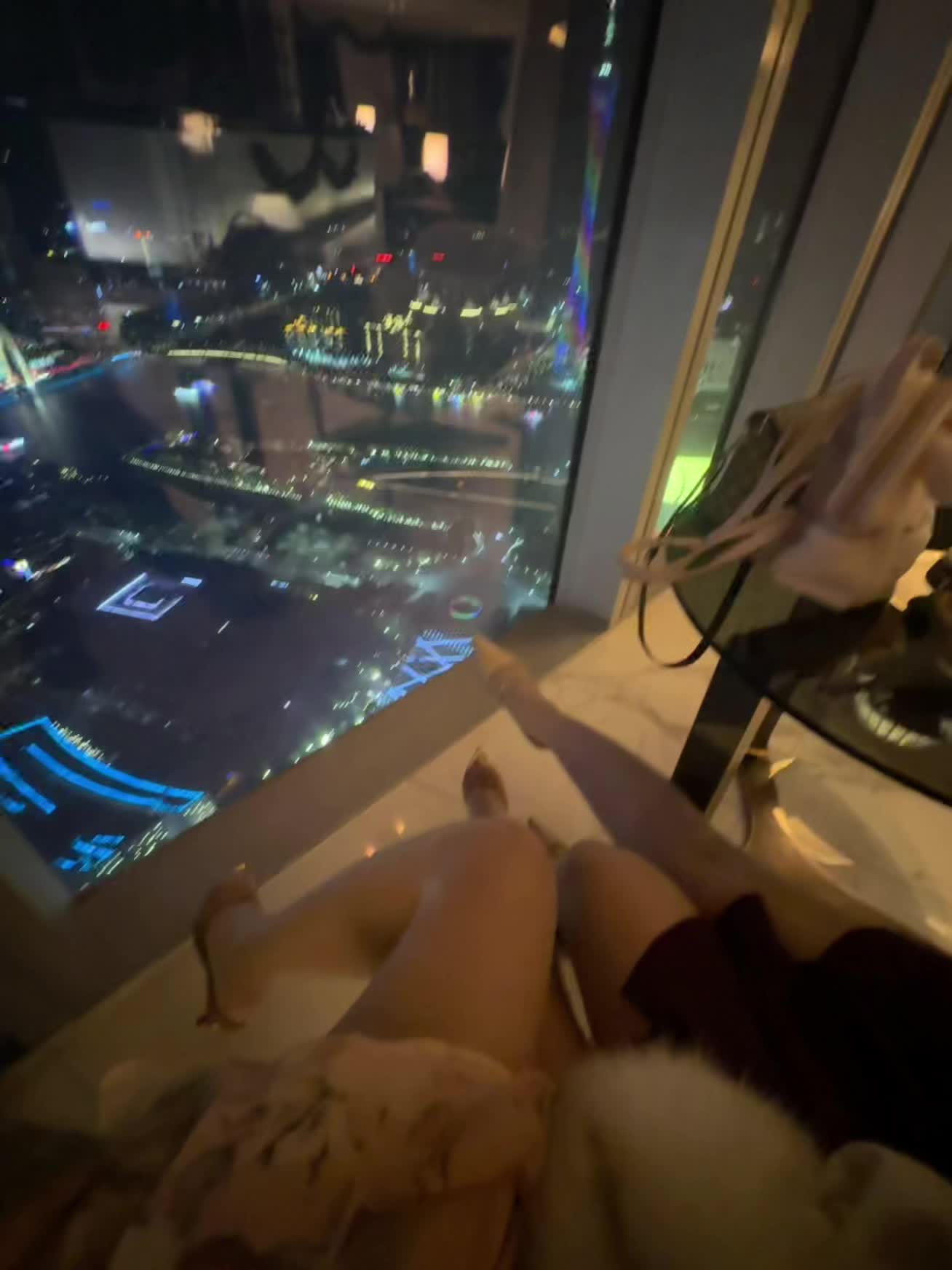 今天跟姐妹一起打瓦，喊了三个队友带我们，打完一把三个队友都说要吃饭去了