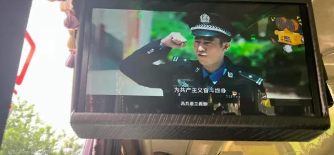 今年9月，台中市一辆接送台军新兵前往营区的大巴车上，电视屏幕播出了一段大陆电视剧