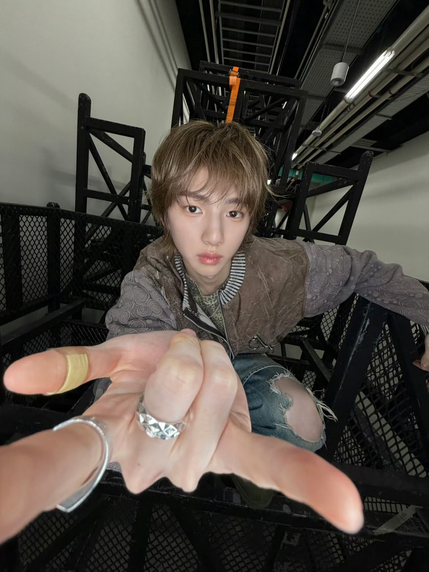 🐽 小哥哥搁这儿拍连续剧呢 