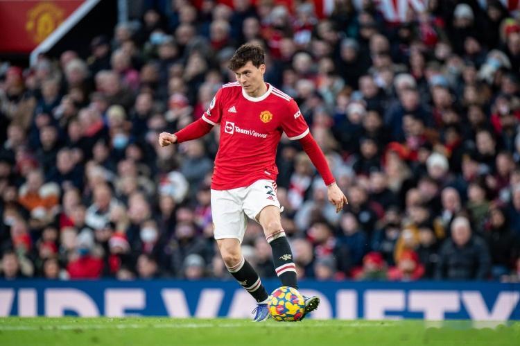 据佩杜拉报道称，曼联后卫林德洛夫不是佛罗伦萨的引援目标。佩杜拉写道：“林德洛夫已