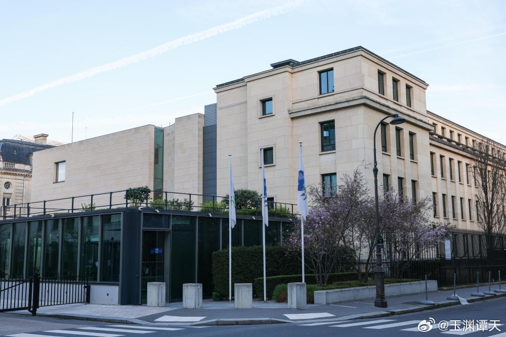 【中美开始新一轮经贸磋商 】当地时间3月15日上午，中美两国经贸团队在法国巴黎开