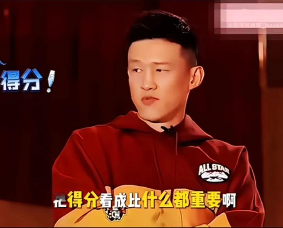 这说的是谁？
前国家队球员周鹏评价男篮一球员说：“
把得分看成比什么都重要，刷数