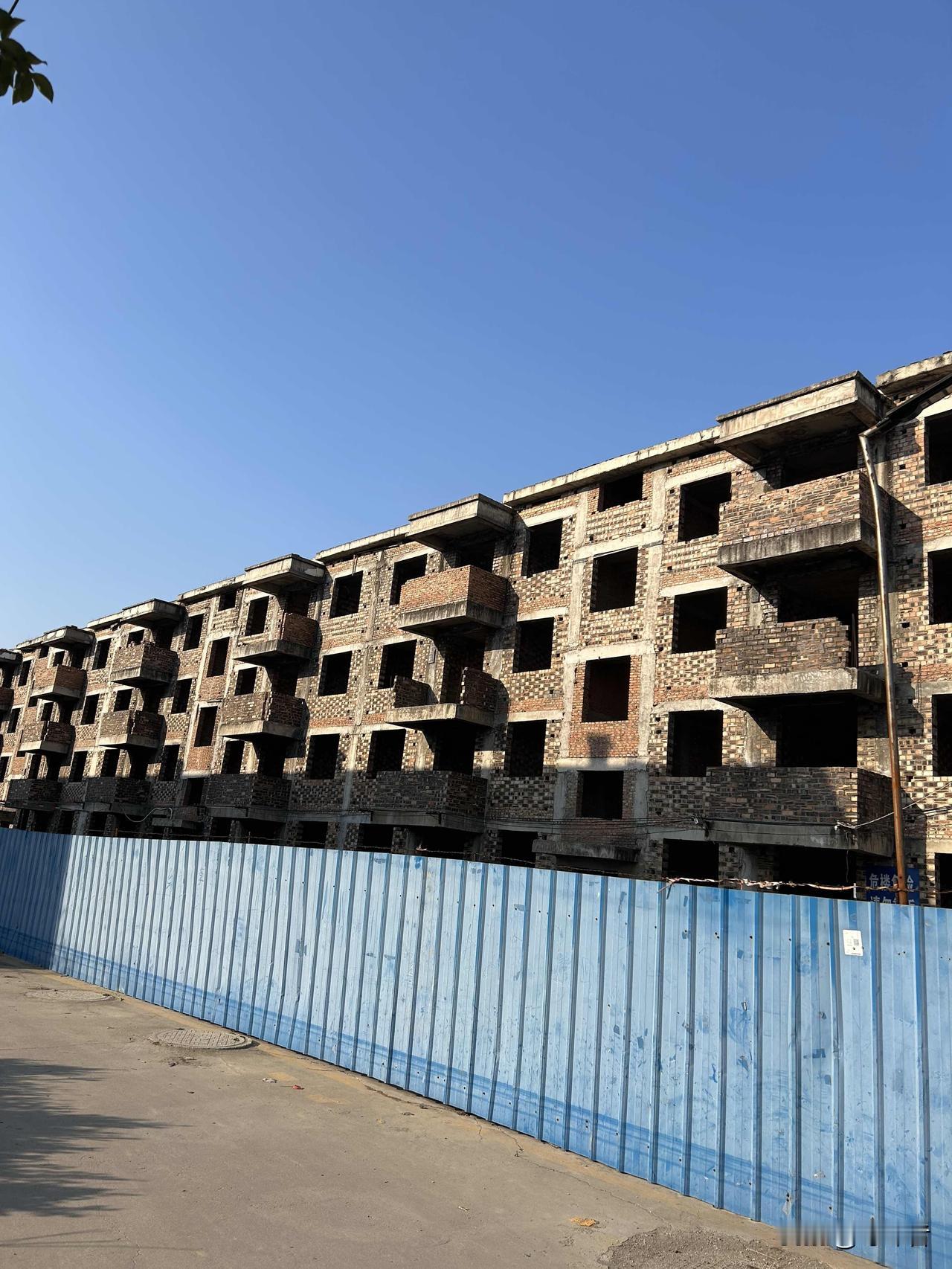 400万的房子
300万卖了，200万又买了回来，
诸位，这是亏了还是赚了。