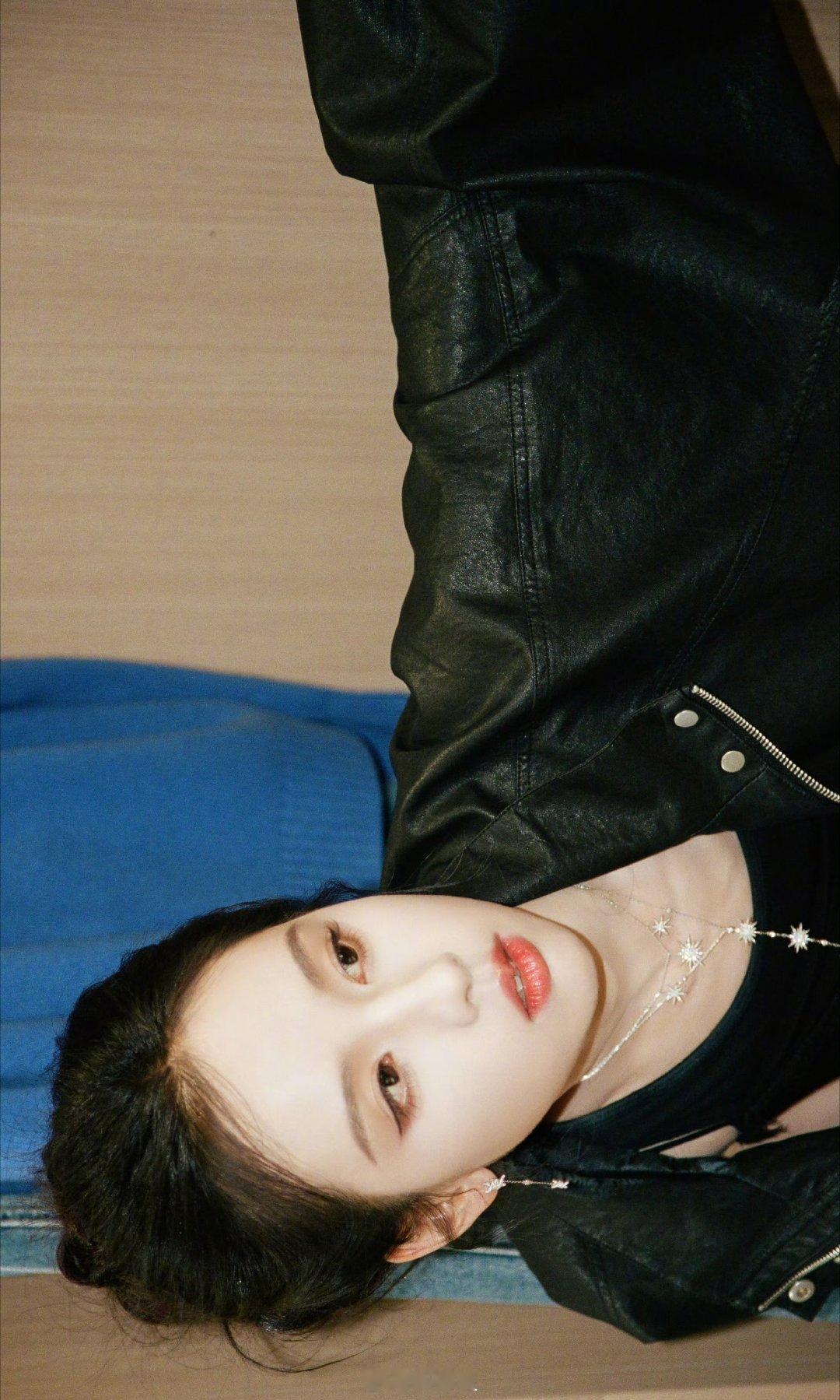 陈都灵陈都灵最近的自拍练习成果展示这么漂亮的脸还需要练习自拍！！！这怎么拍都会很