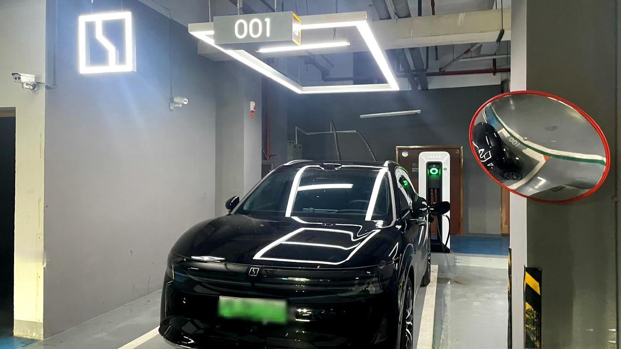 第一次来极氪的超充桩充电，速度310kw，充满15分钟，这速度杠杠的。
我这个车