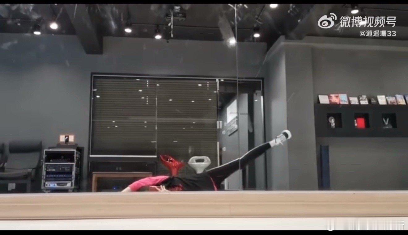 要不SM把陆婷玉收了吧 谁酸了我不说！陆婷玉这和SM的多层关联，简直是粉丝梦想照