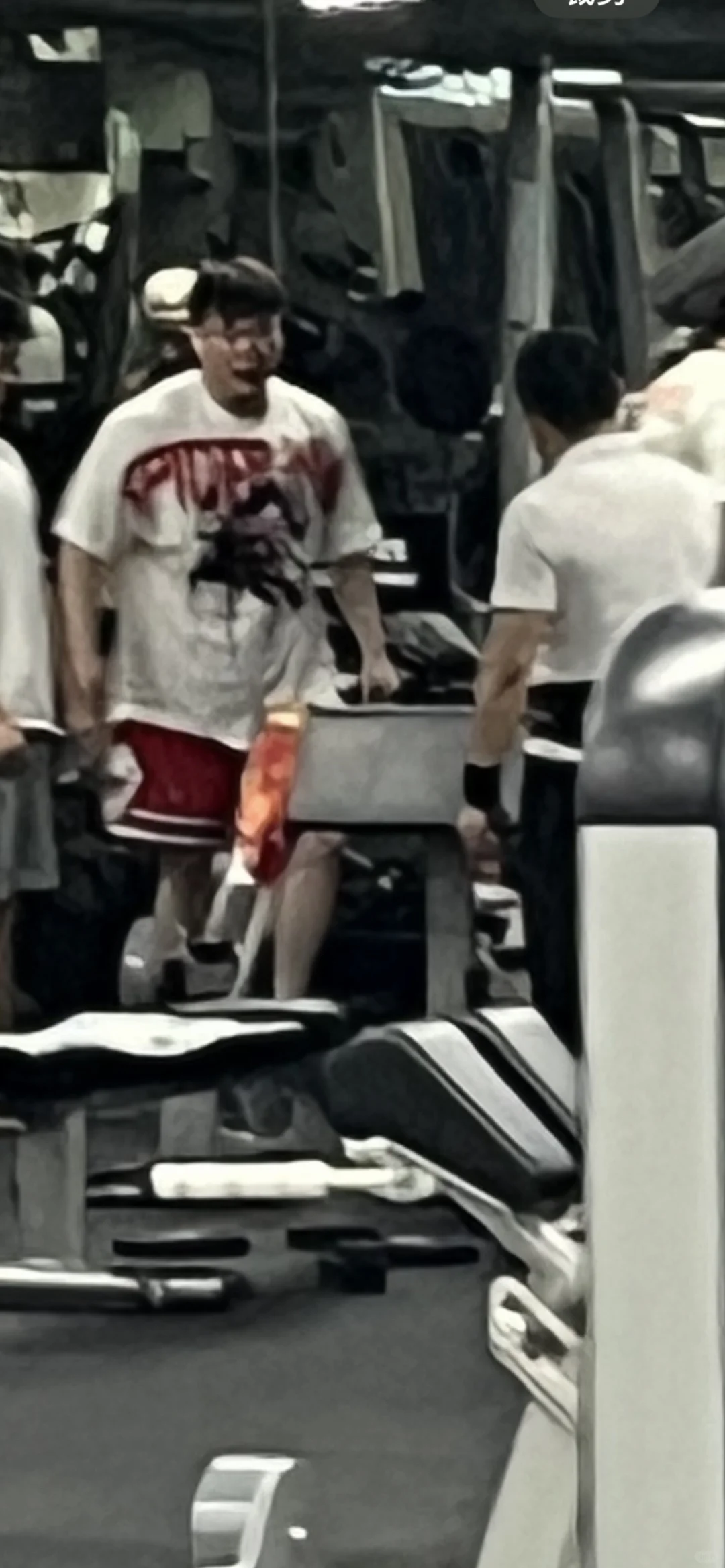 大家怎么看健身房的猪？？