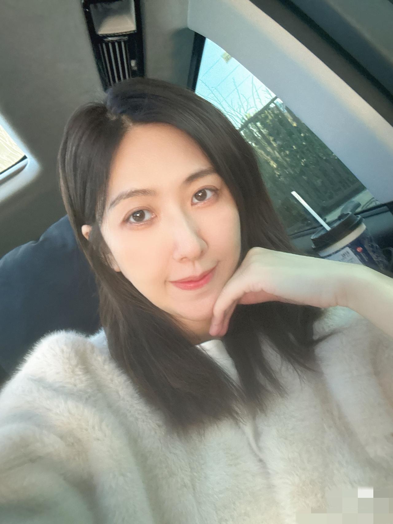 90年北京老阿姨
经历过一段失败婚姻
现在决定重新出发找个能接受的
长相属于耐看