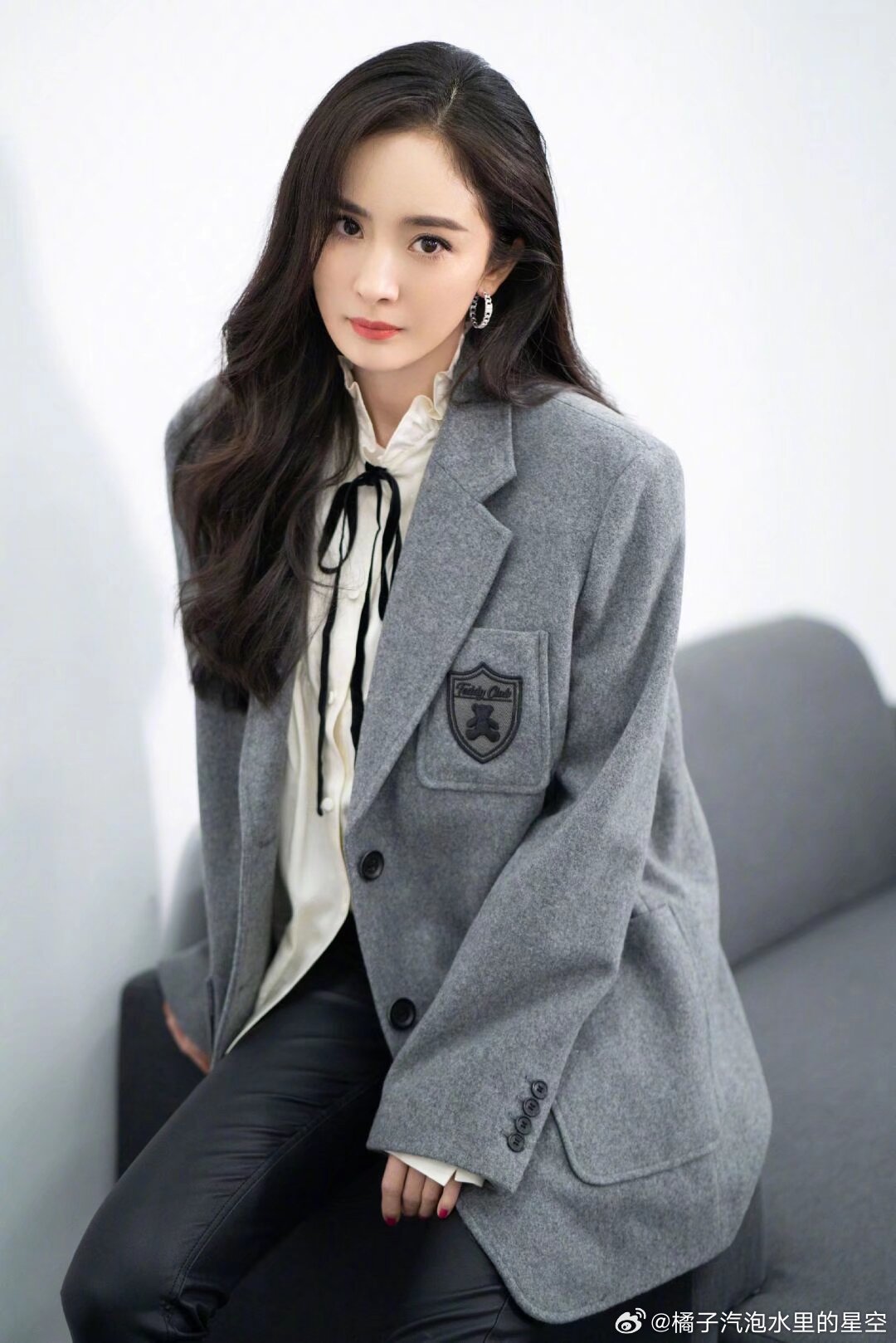 杨幂  🦊杨幂小野和子全球品牌代言人 因为你热爱他,不可能因为难受就放弃自己热