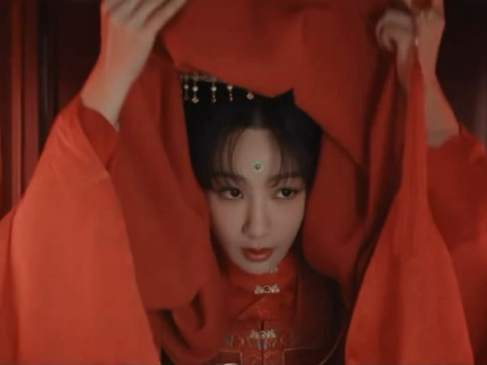 杨紫家业预告里的大婚红衣造型 