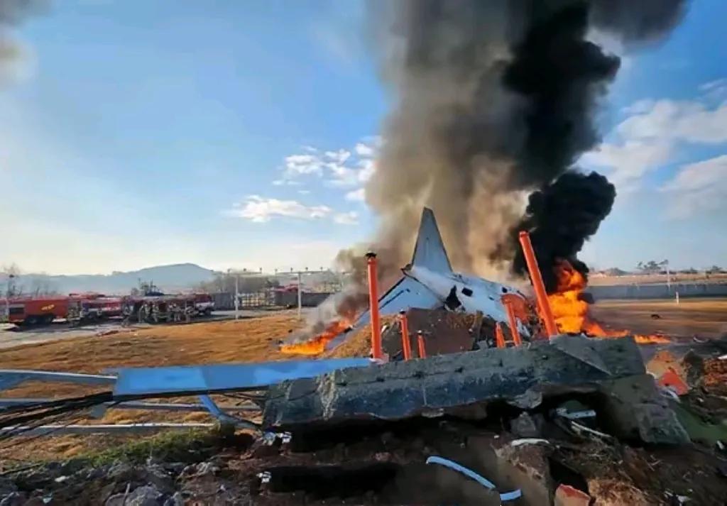 韩国济州航空客机降落事故造成重大伤亡

今日上午9时左右，韩国南部全罗南道务安国