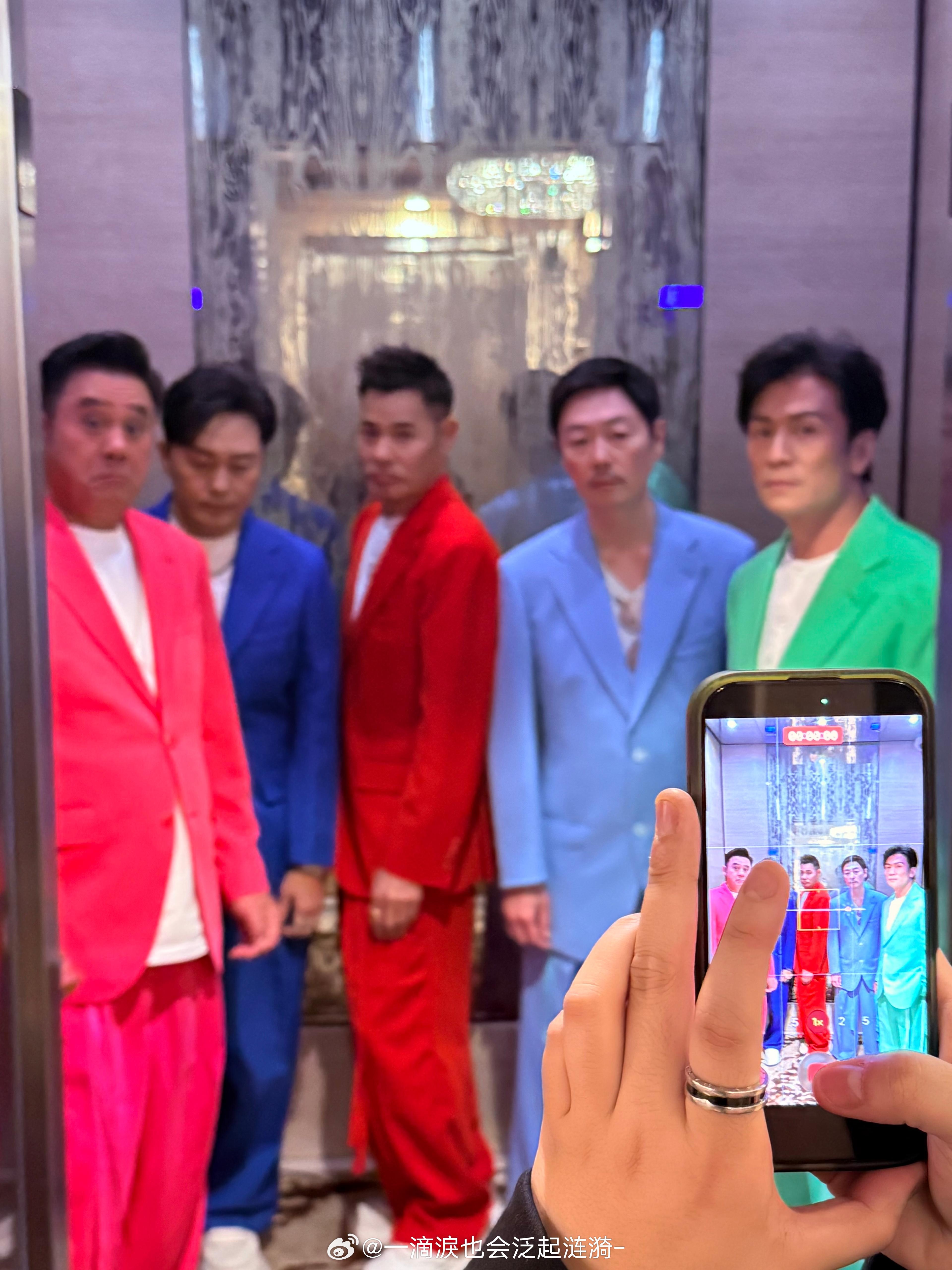HeyBrother兄弟团港剧男神美国开唱五位哥哥在演唱会上的体能表现令人惊叹，