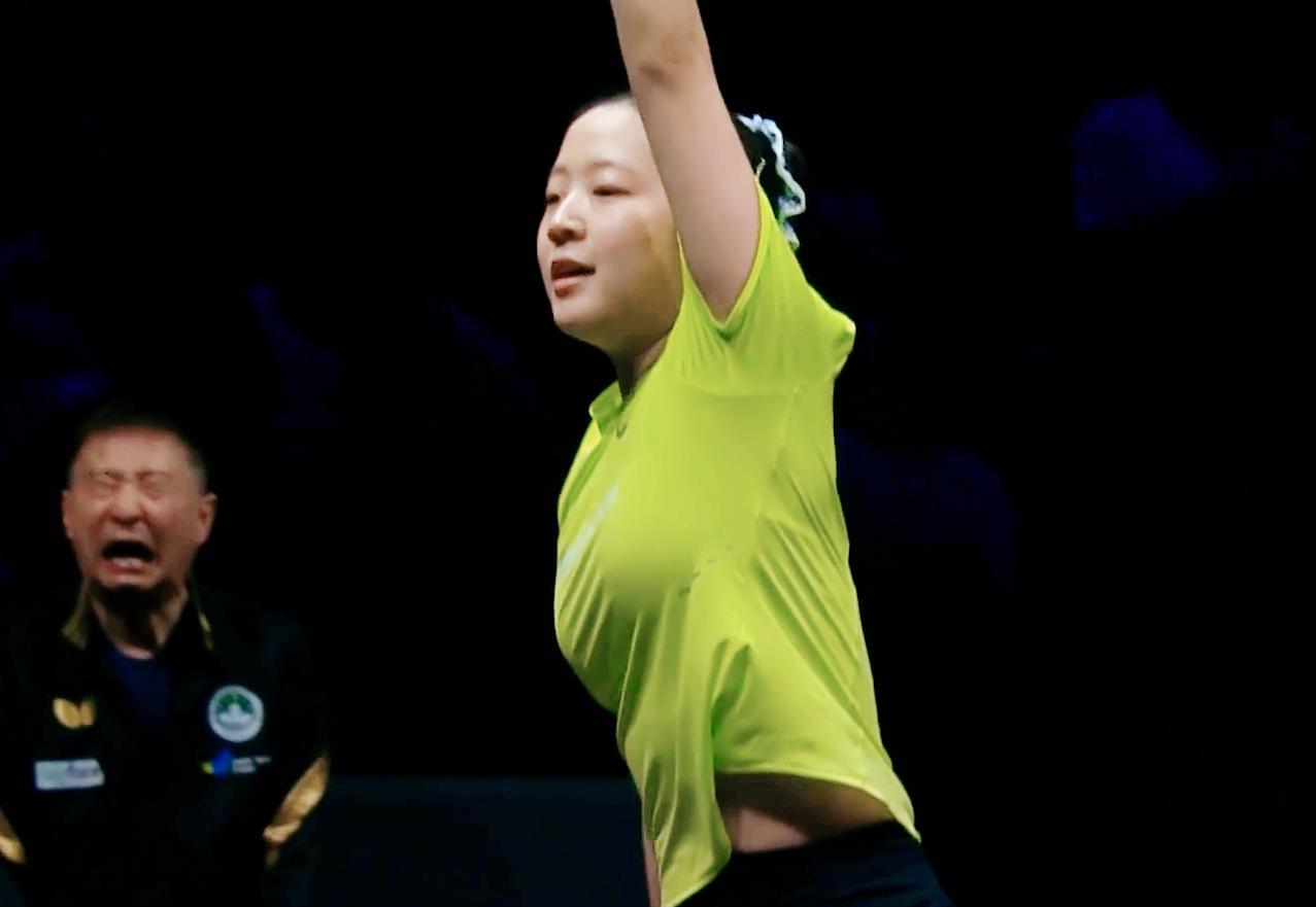 申裕斌为何能3:1拿下朱雨玲？

侯英超说：
朱雨玲现在动作变形了，
她并不是胳