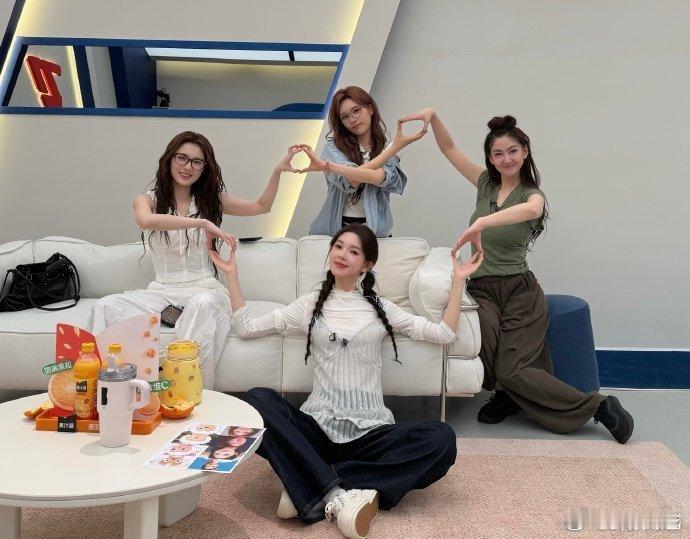 孤单北半球陈瑶清透声线治愈人心，甜美嗓音搭配灵动舞姿，双人舞默契满分，共情力直接