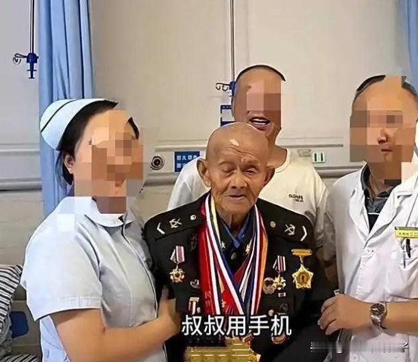 致敬！102岁抗战老兵看完阅兵当晚安详离世……
9月4日，据媒体报道，102岁抗
