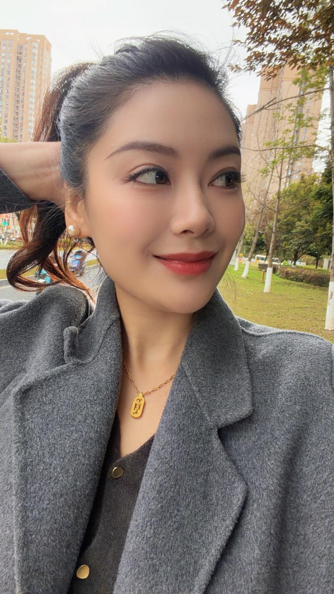 人的磁场很重要 多和善良的人同行多和勤奋的人携手 多和真诚的人同路